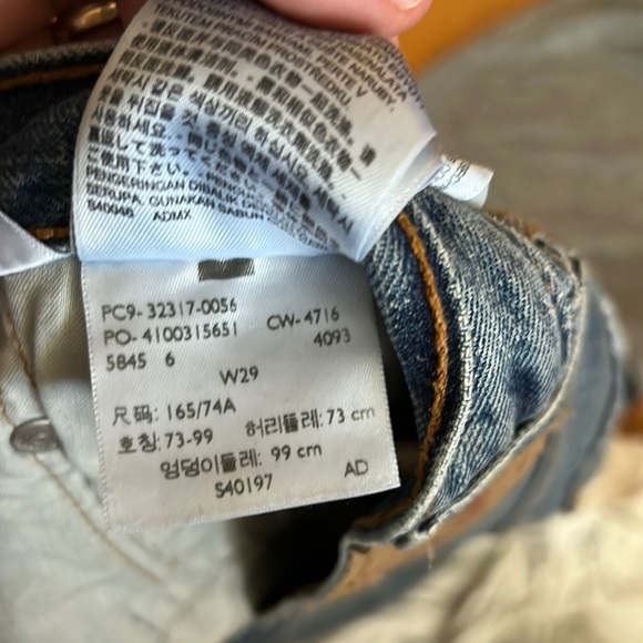 Levi’s cutoff denim jean shorts, size 29 - Picture 3 of 6